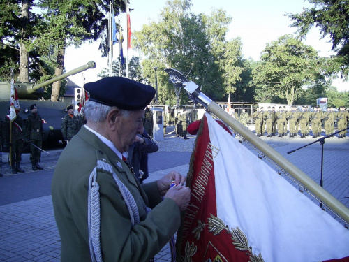 Odznaczenie ,,Za Zasługi dla Związku Kombatantów RP i Byłych Więźniów Politycznych przypina generał E. Łańcucki #Militaria #Imprezy