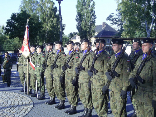 Kompania honorowa z pocztem sztandarowym z 34 BKPanc #Militaria #Imprezy