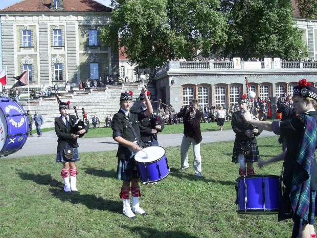 Przed defiladą okazale zaprezentował się zespół folklorystyczny z Częstochowy. #Militaria #Imprezy #Plenerowe