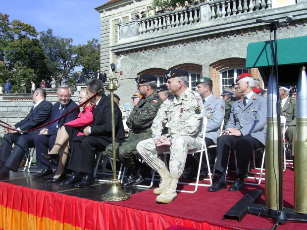 Od lewej Dca 11 LDKPanc gen.dyw. Paweł Lamla, D--ca Wojsk Lądowych gen broni Waldemar Skrzypczak, Wojewoda Lubuski i ostatni z prawej burmistrz Żagania Sławomir Kowal. #Militaria #Imprezy #Plenerowe