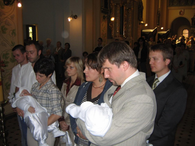 przed chrzcielnicą