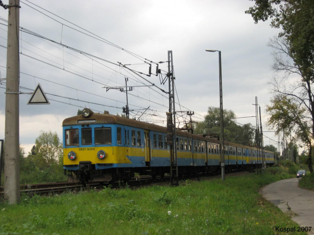 30.09.2007 Pociąg osobowy do Zielonej Góry opuszcza Kostrzyn.