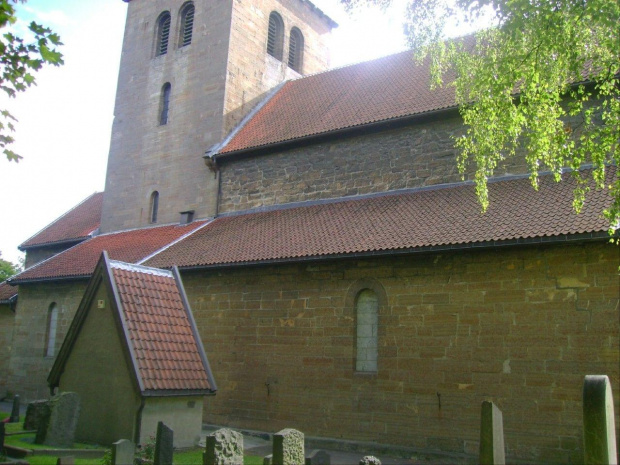 Gamle Aker Kirke, Akersveien