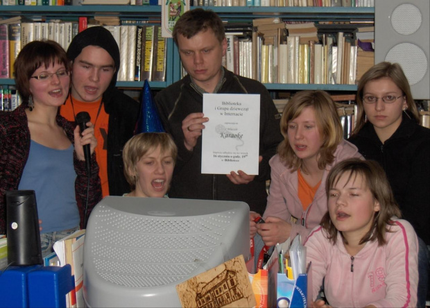 16 stycznia 2007 w bibliotece odbył się I wieczór karaoke. Jak widać na załączonych zdjęciach humory wszystkim uczestnikom imprezy dopisywały. Już planujemy następne spotkanie ;-) #Sobieszyn #Biblioteka #Karaoke #KatarzynaLis #JustynaBanaś