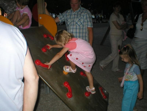 Wspinaczka na placu zabaw w Makarskiej