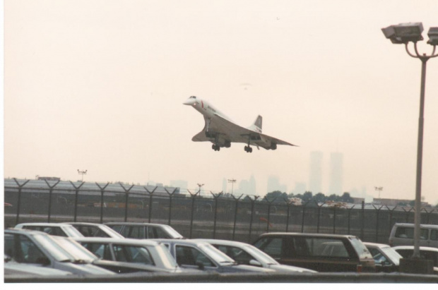 Concorde na JFK, Wieże WTC w tle.