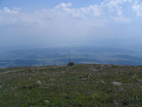 widok na Słowację (jezioro Orawskie, za chmuarmi niewidoczne tatry słowackie)