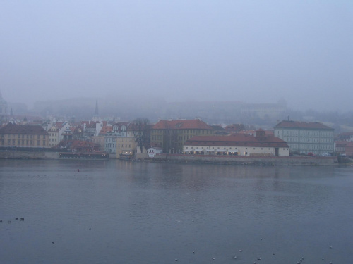 Wełtawa we mgle... #Praga #Czechy