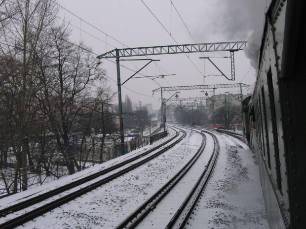 Pociąg retro z Tkt48-18 gdzieś na trasie.