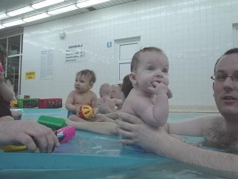 Pierwsze zajęcia na basenie, Majka 5,5 miesiąca. #majka #basen