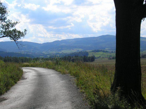 Widok na Rudawy Janowickie za wsią Pastewnik