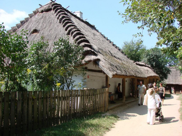 #Lublin #skansen #MuzeumWsiLubelskiej #ŚwiętoChleba #tradycja #historia #region #obyczaj #kultura #sławinek #natura #zieleń #ludowo #chleb #święto #ludzie #niedziela #plener