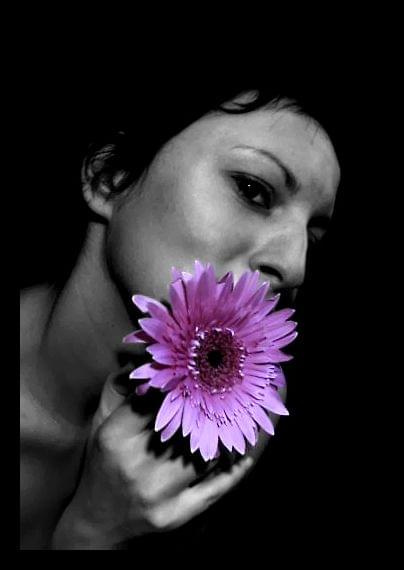 Autoportret z kwiatkiem...