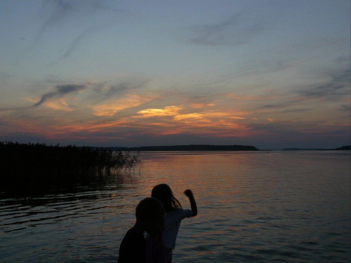 Wieczorne spacery nad jezioro #Spacery #jeziora #zachód #mazury #karwik