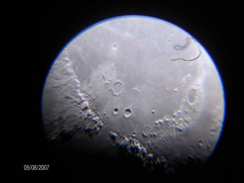 Księżyc przez teleskop w powiększeniu x300