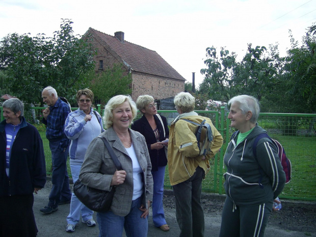 Czas ucieka a one dalej coś uzgadniają od lewej Władysława, Marian, Halina, Henryka, Elzbieta, Maria i Barbara #Szkoła