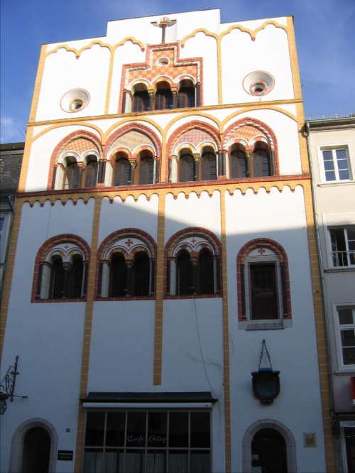 Trier (Trewir) - stary dom bez zadnych drzwi, dawniej wchodziło się do niego po drabinie przez duże okna na 1 piętrze - 3 maja 2006 #Ren #Loreley #Trier #Koblencja #Mosela #Bruksela #Niemcy #Belgia