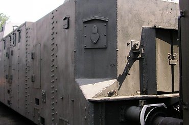 #pociąg #pancerny #lokomotywa #wagon #stacja #kolej #kolejnictwo