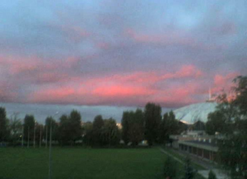 a niebo nad Poznaniem zapłonęło na 3 minuty....
a mój aparat w domu.... #niebo #ZachódSłońca #poznań
