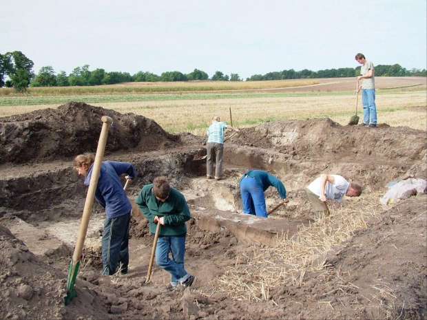 Zdjęcia z wykopalisk w Sobieszynie udostępnił dr Piotr Łuczkiewicz #Sobieszyn #Brzozowa #Archeolodzy