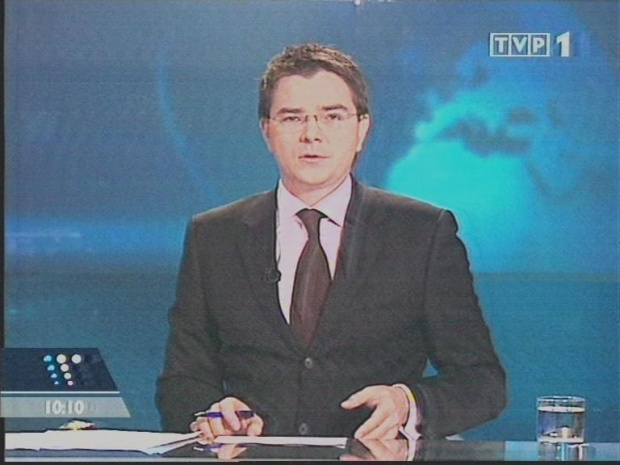 Specjalne wydanie "Wiadomości" TVP 7 stycznia 2007 roku - abp Stanisław Wielgus rezygnuje z urzędu metropolity warszawskiego, ingres zatrzymany. Prowadzi Marcin Leśkiewicz. www.TVPmaniak.pl