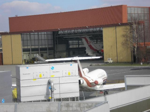 Jak-40 i hangar #samolot