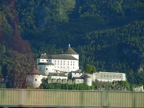 Budowla zamkopodobna w Alpach ;)