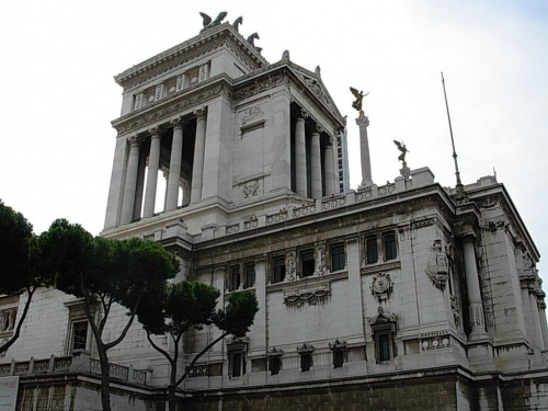 Pomnik Vittoria Emmanuela w różnych ujęciach